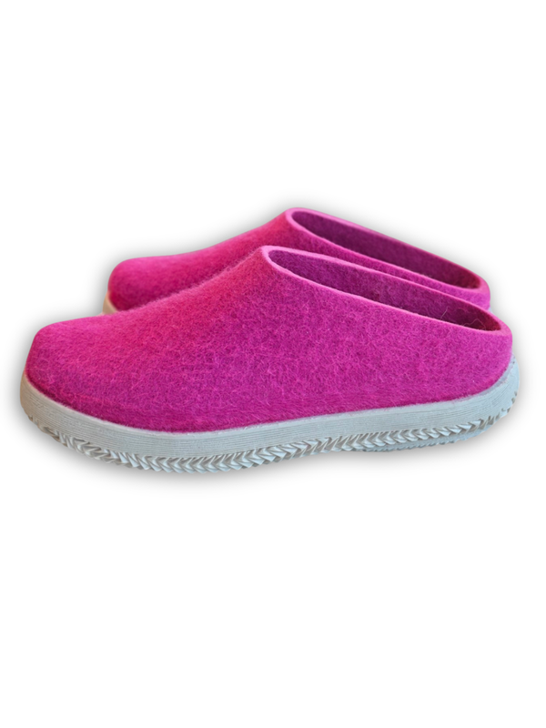 Huopatossut kumipohjalla, pistokas - pinkki vaalealla pohjalla